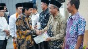 Wamen ATR Waka BPN Serahkan 50 Sertipikat Tanah Wakaf di Bekasi