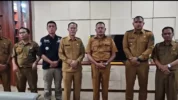 Wali Kota Prabumulih, Arlan Didampingi Jajarannya Mengklarifikasi Pencopotan Kepala Sekolah SMPN 1 Prabumulih