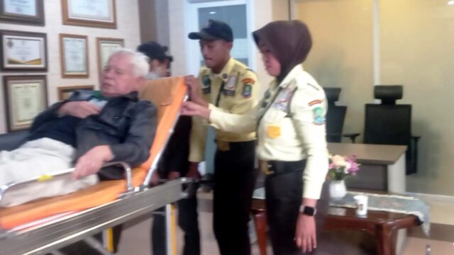 Diduga Kecewa Hasil Rapat, Pria Lansia Ahli Waris Pasar Pondok Gede Dilarikan ke RSUD Bekasi